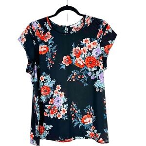 DR2 short sleeve floral blouse with pleated shoulders